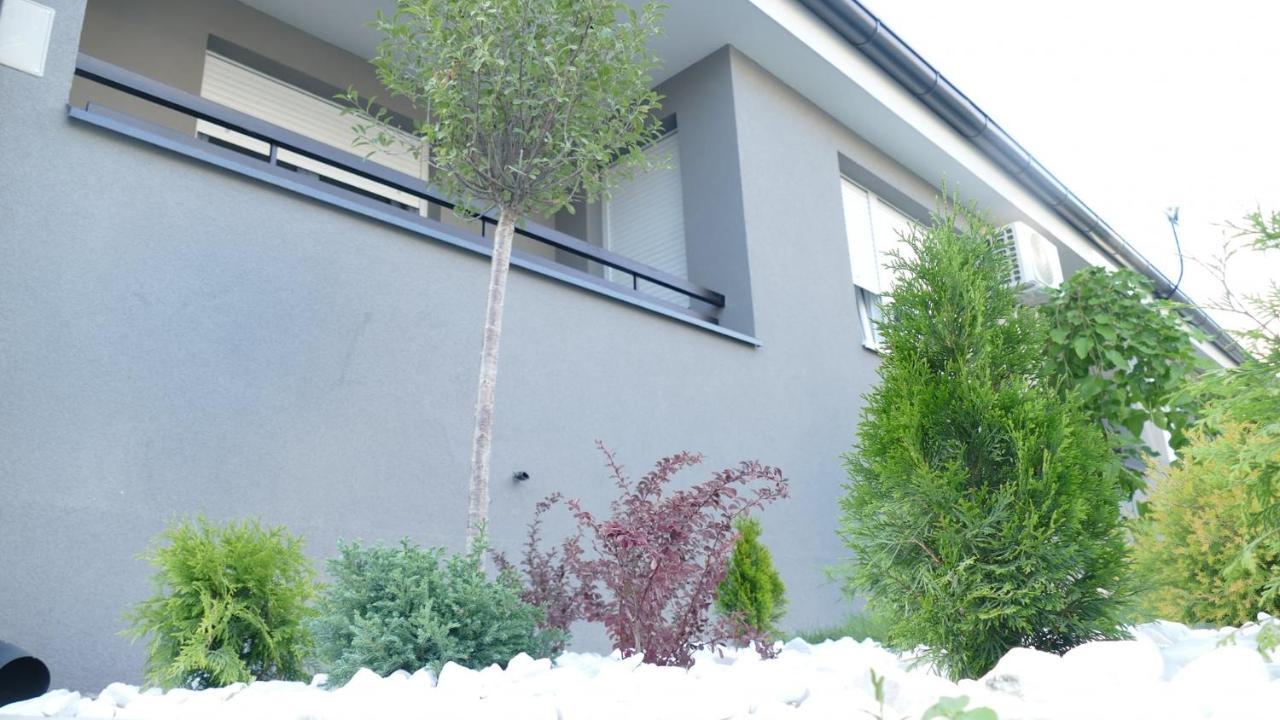 Apartman Kristal Sremska Mitrovica Exterior photo